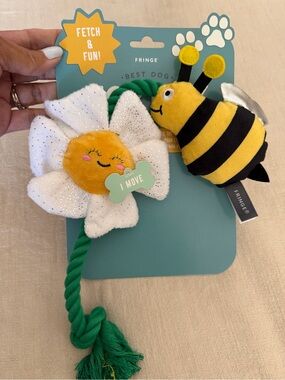 Fringe Studio White & Yellow Flower Rope Toy with Yellow & Black Bee Plush